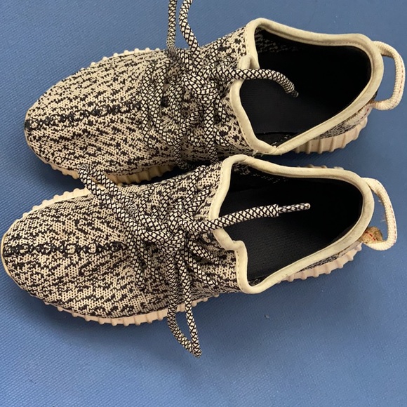 RARE Authentic Yeezy’s Turtle Dove - Picture 2 of 6
